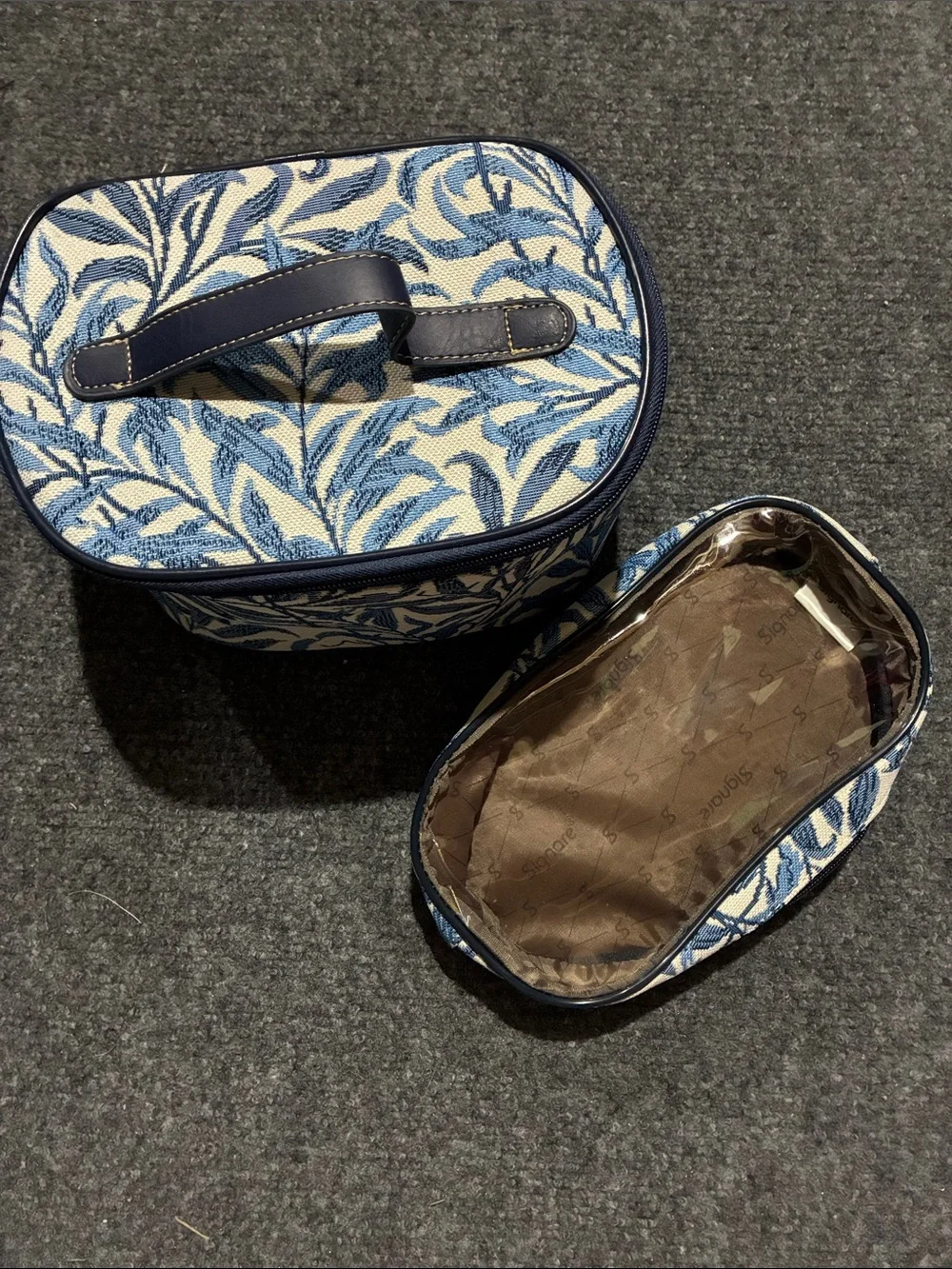 👜 NWOT Blue Leaf-Print Women's Cosmetic Train Case with Matching Pouch
